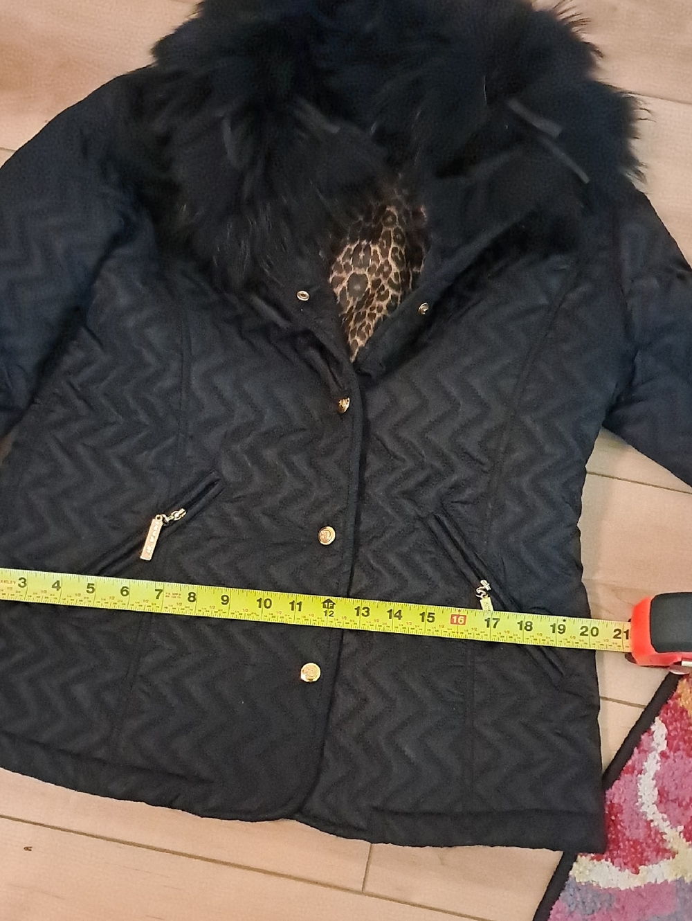 St. John Coat Women's Medium M Black Quilted Designer Fox Fur Luxury Statement - Picture 13 of 16